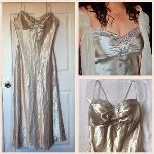 BEAUTIFUL FORMAL DRESS WORN ONCE